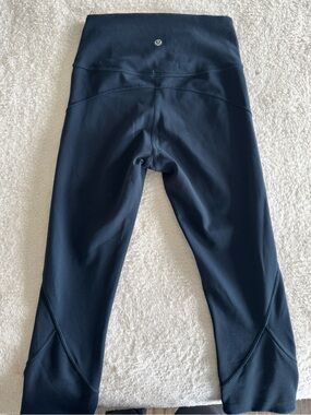 lululemon athletica cropped leggings Capri Navy size 4